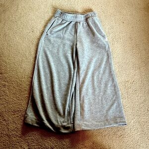 Wide legged baggy, new balance sweatpants